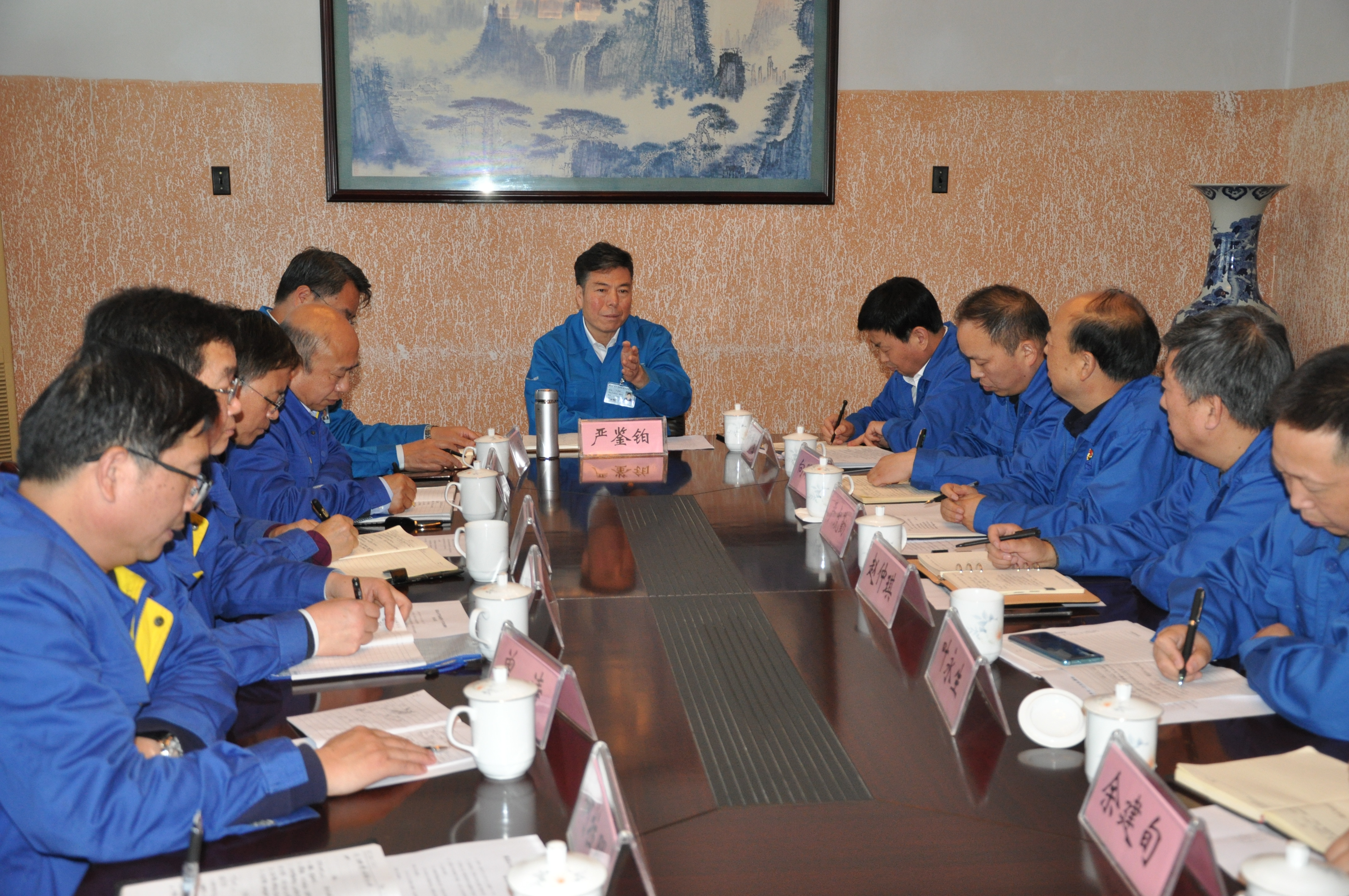 嚴(yán)鑒鉑董事長(zhǎng)深入漢中企業(yè)調(diào)研指導(dǎo)工作