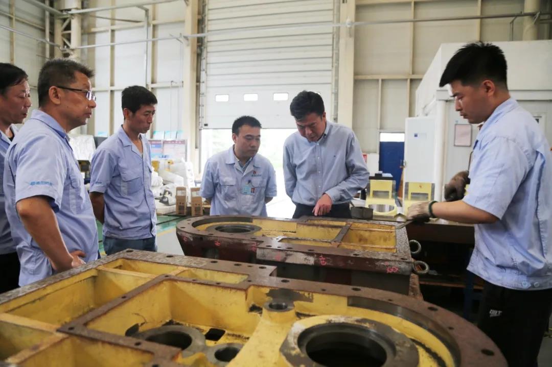 嚴(yán)鑒鉑董事長(zhǎng)深入本部生產(chǎn)一線調(diào)研指導(dǎo)工作