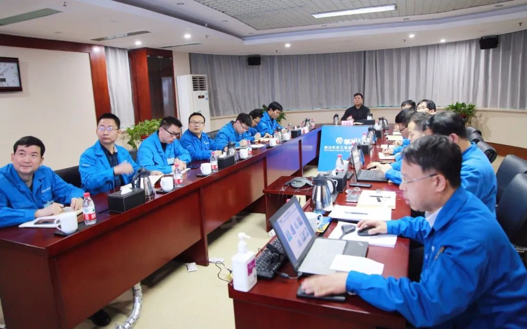 嚴(yán)鑒鉑董事長與本部科研人員、技術(shù)專家座談交流