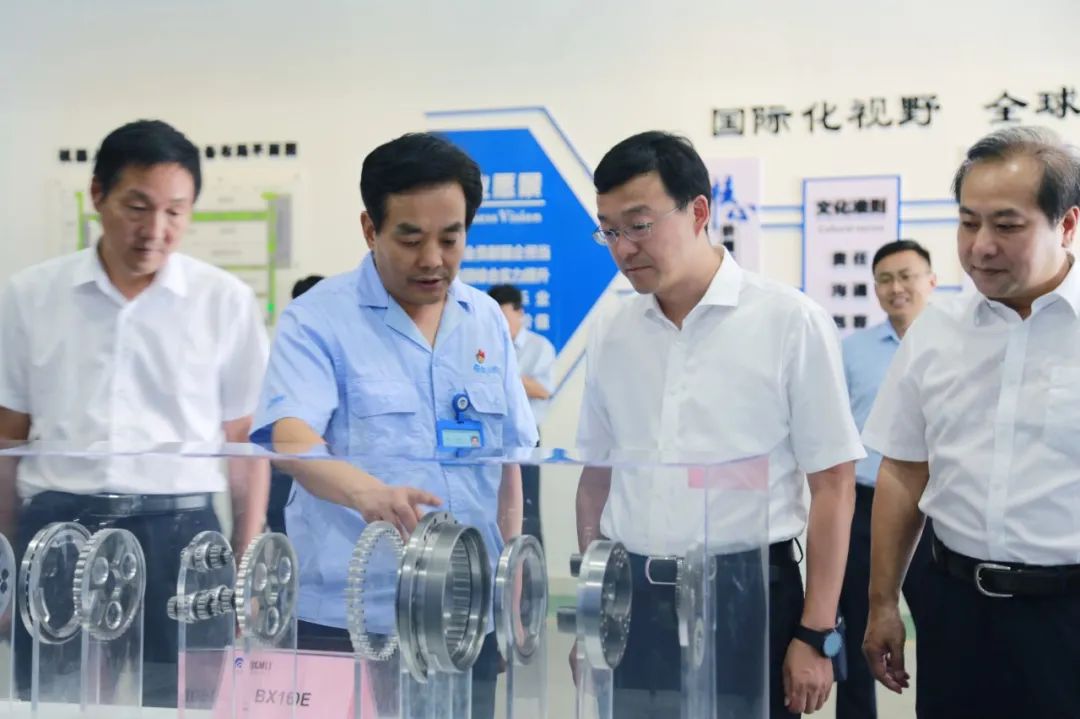 寶雞市委副書記段小龍蒞臨秦川集團調(diào)研