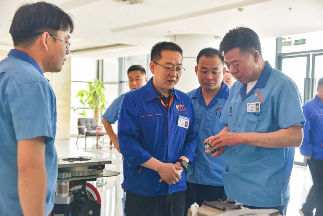嚴(yán)鑒鉑深入沃克齒輪調(diào)研指導(dǎo)工作