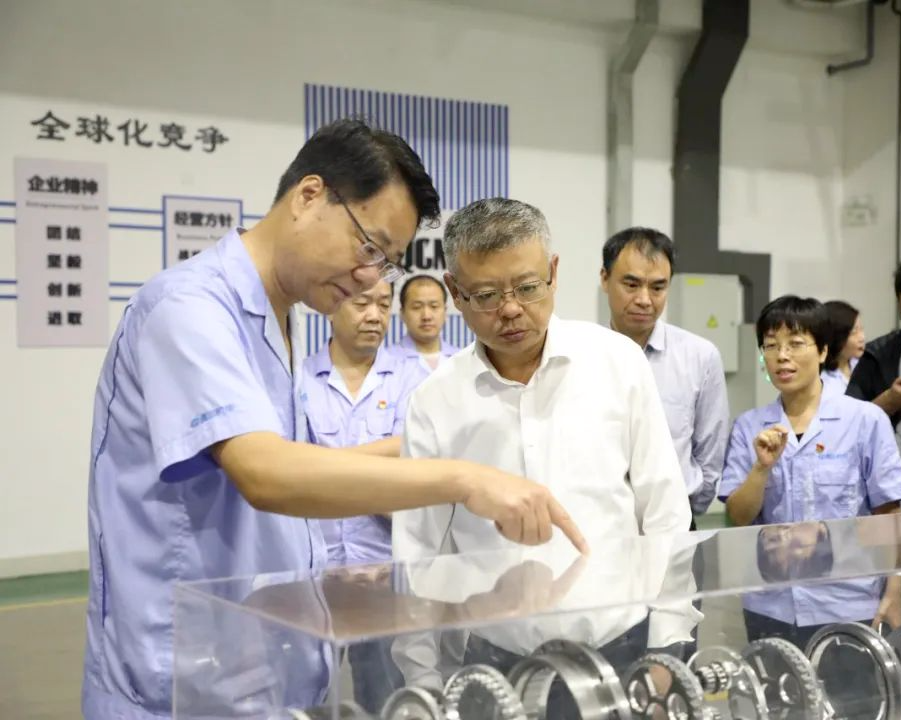 【集團(tuán)資訊】陜西證監(jiān)局黨委書記、局長魚向東一行蒞臨集團(tuán)調(diào)研指導(dǎo)工作